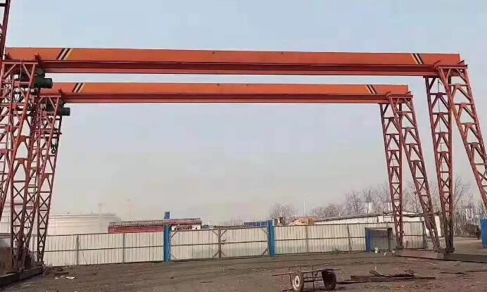 龍門吊設(shè)備電動(dòng)機(jī)的絕緣層構(gòu)造，是根據(jù)電流量尺寸或是工作電壓多少明確?